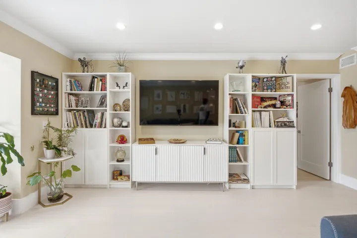 16_luxpro.media 9232 pecky cypress lane