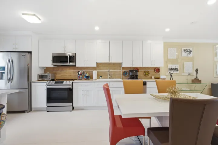 24_luxpro.media 9232 pecky cypress lane