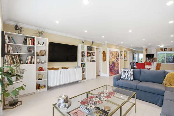 17_luxpro.media 9232 pecky cypress lane