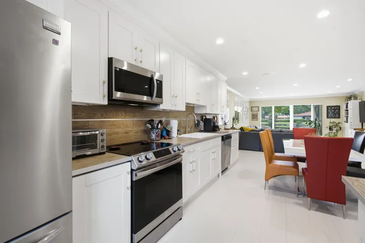 26_luxpro.media 9232 pecky cypress lane