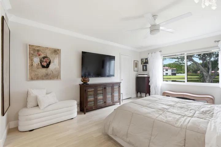 40_luxpro.media 9232 pecky cypress lane