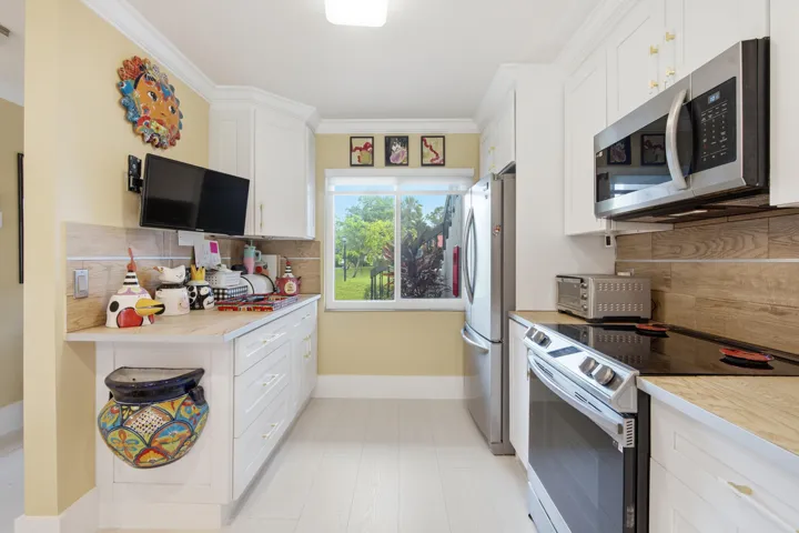25_luxpro.media 9232 pecky cypress lane