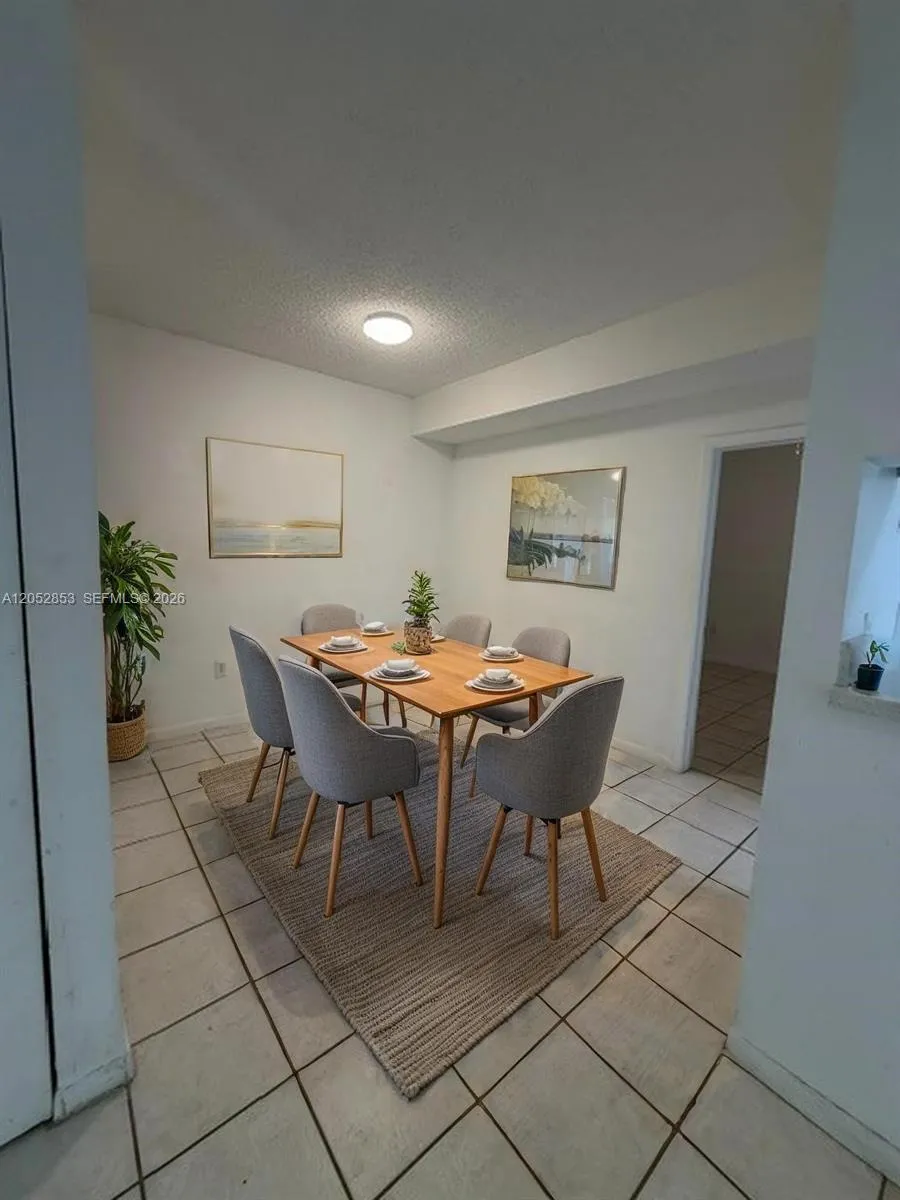 VIRTUALLY STAGED. UNIT IS EMPTY.