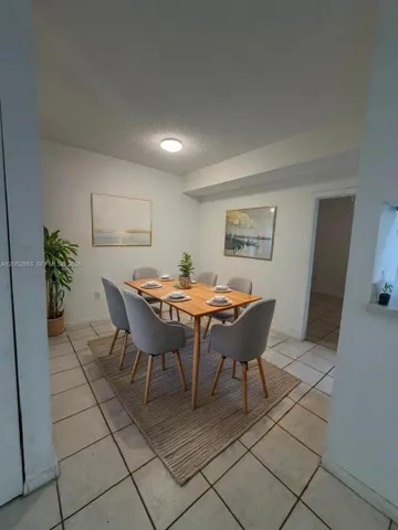 VIRTUALLY STAGED. UNIT IS EMPTY.
