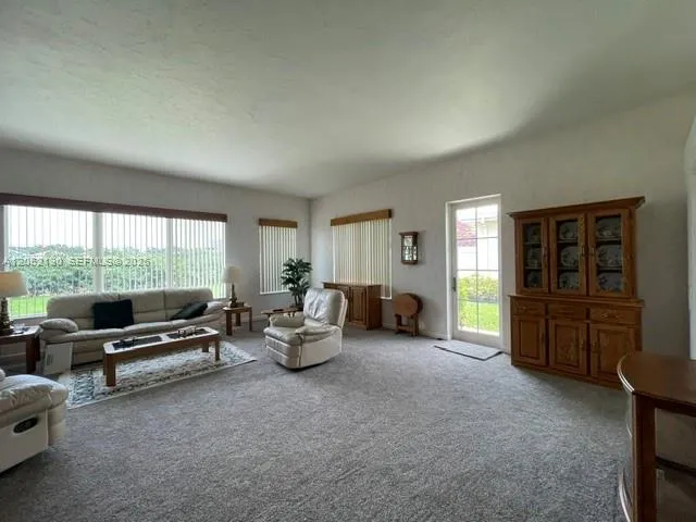 LIVING / GREAT ROOM