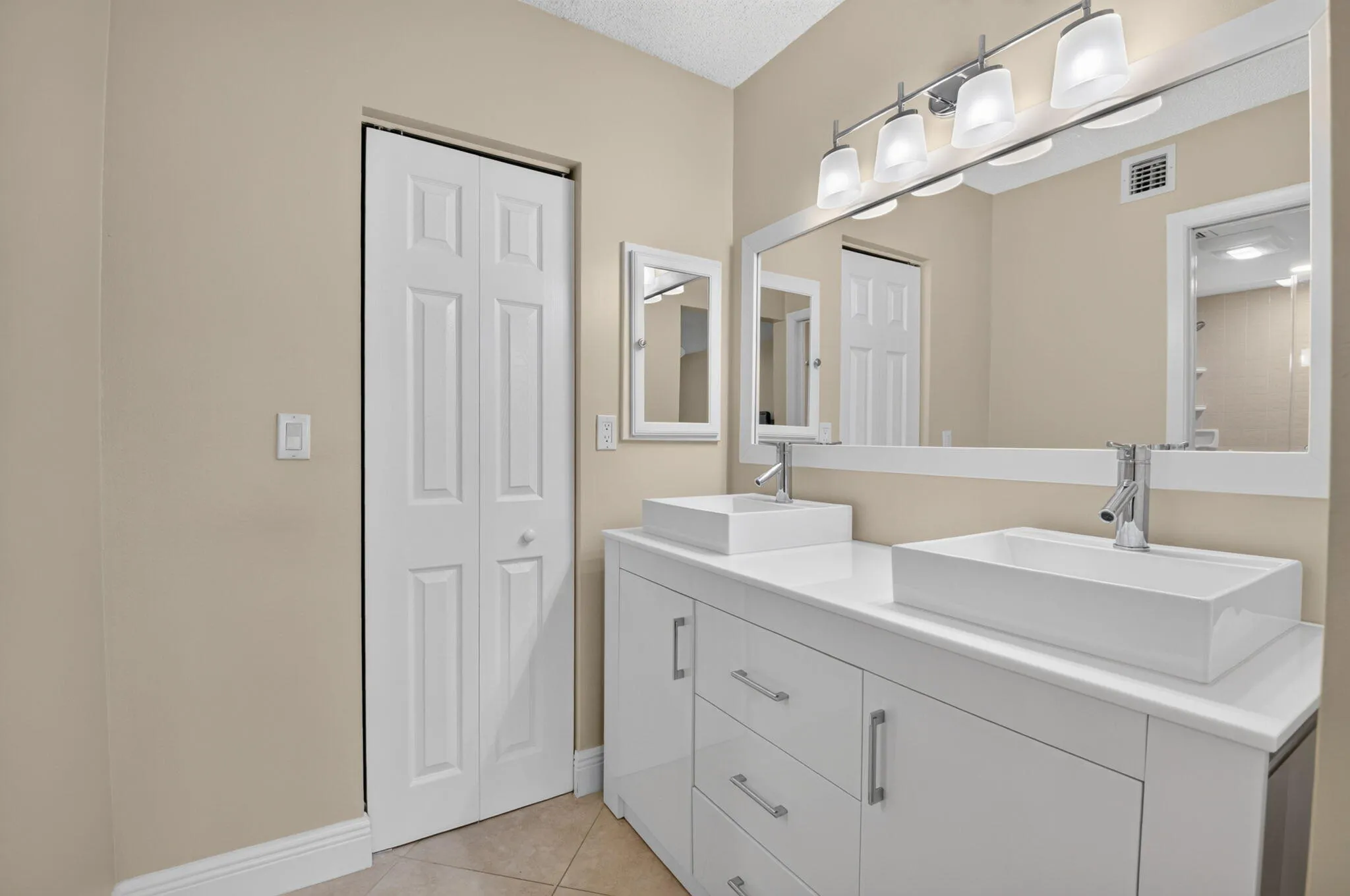primary bath walk in closet