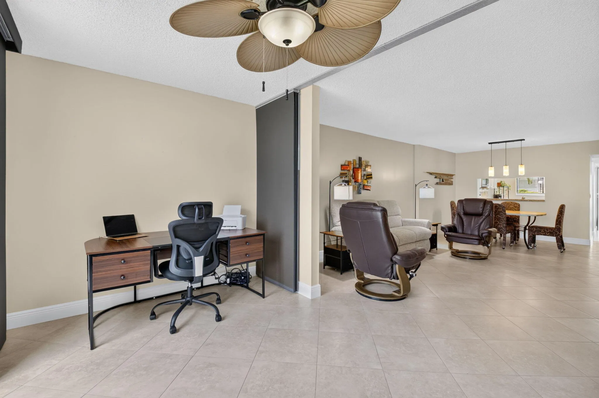 flexible living area - office or additional guest accomodations