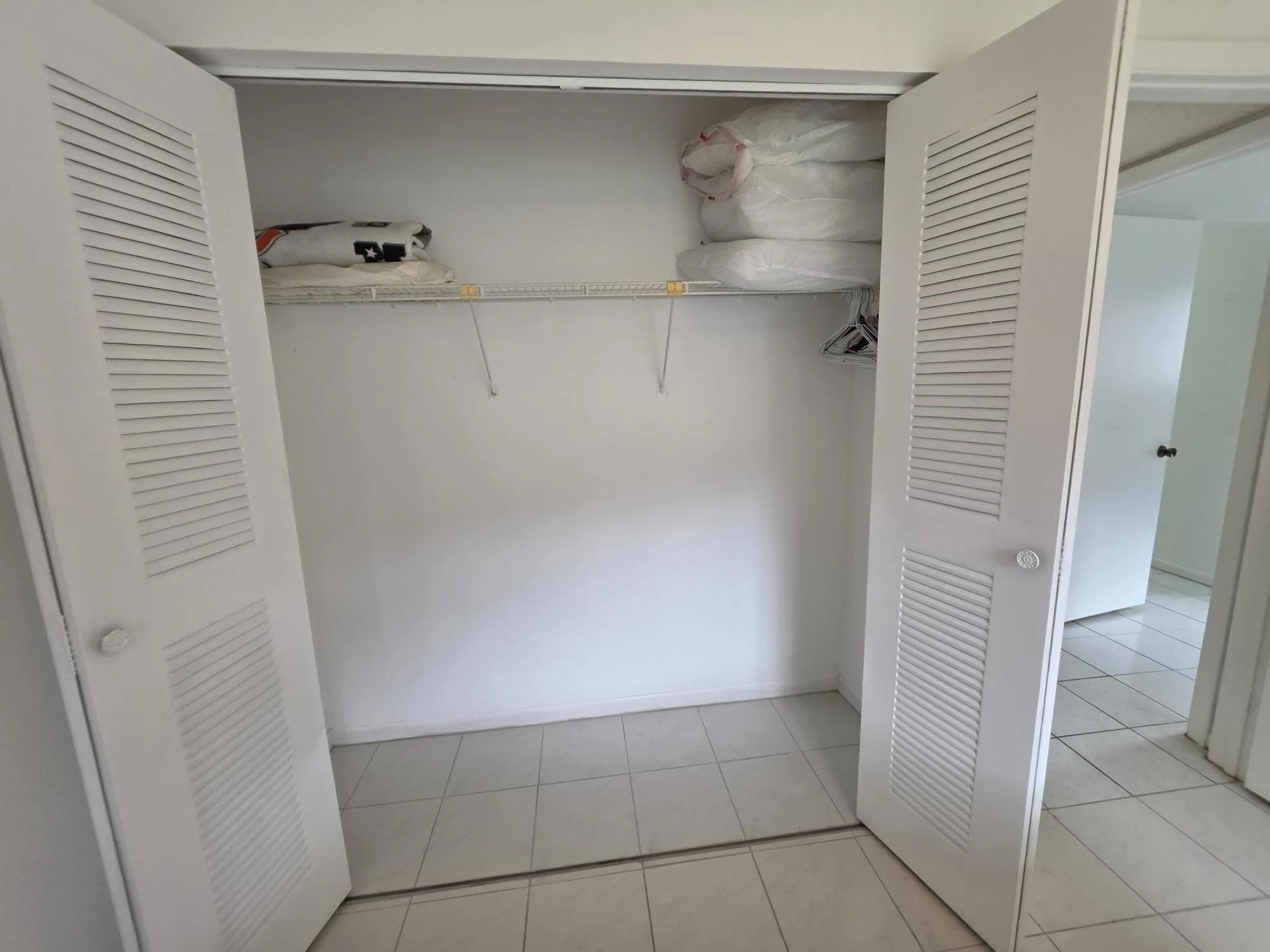 Guest Bedroom Wall to Wall Closet