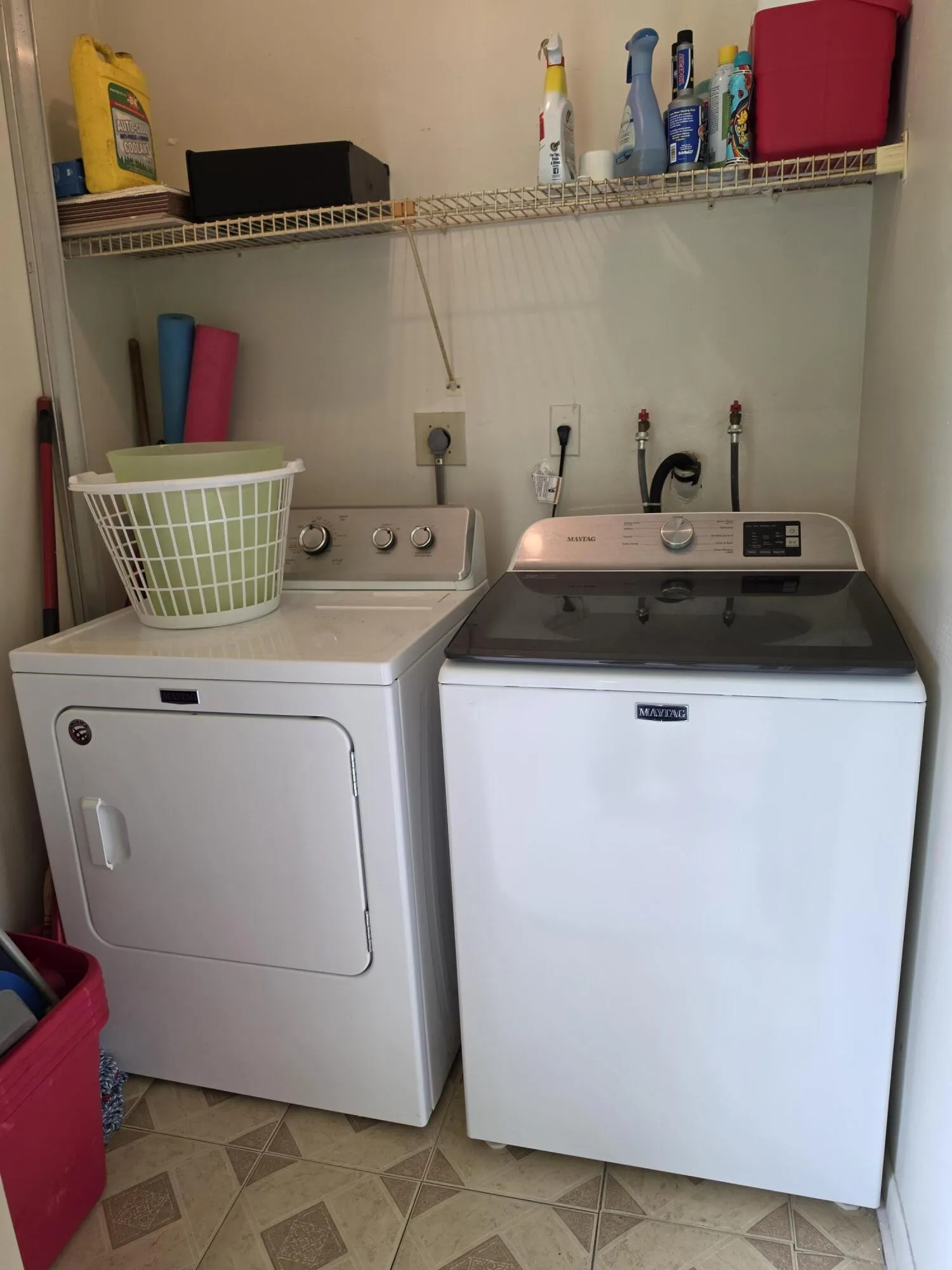 Full Size Washer and Dryer in Unit