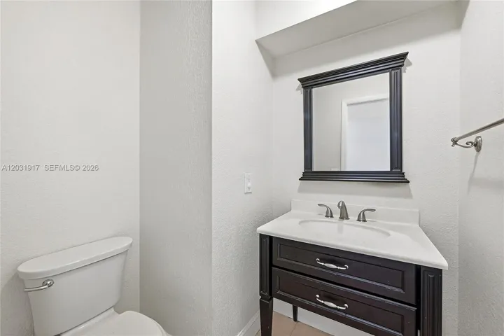 1/2 Bathroom