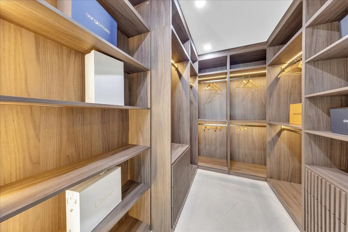 56-306A0460