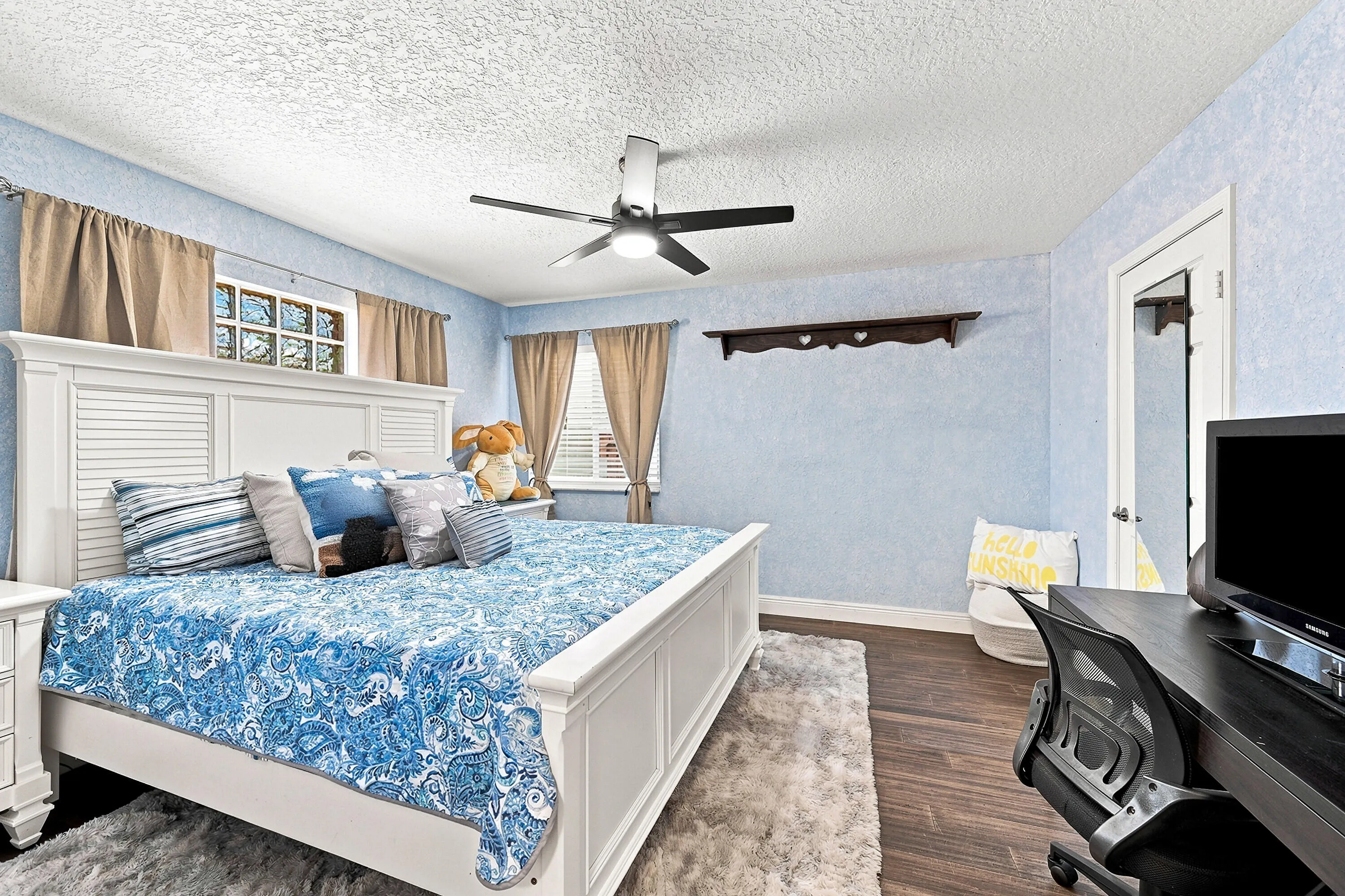 41_bedroom
