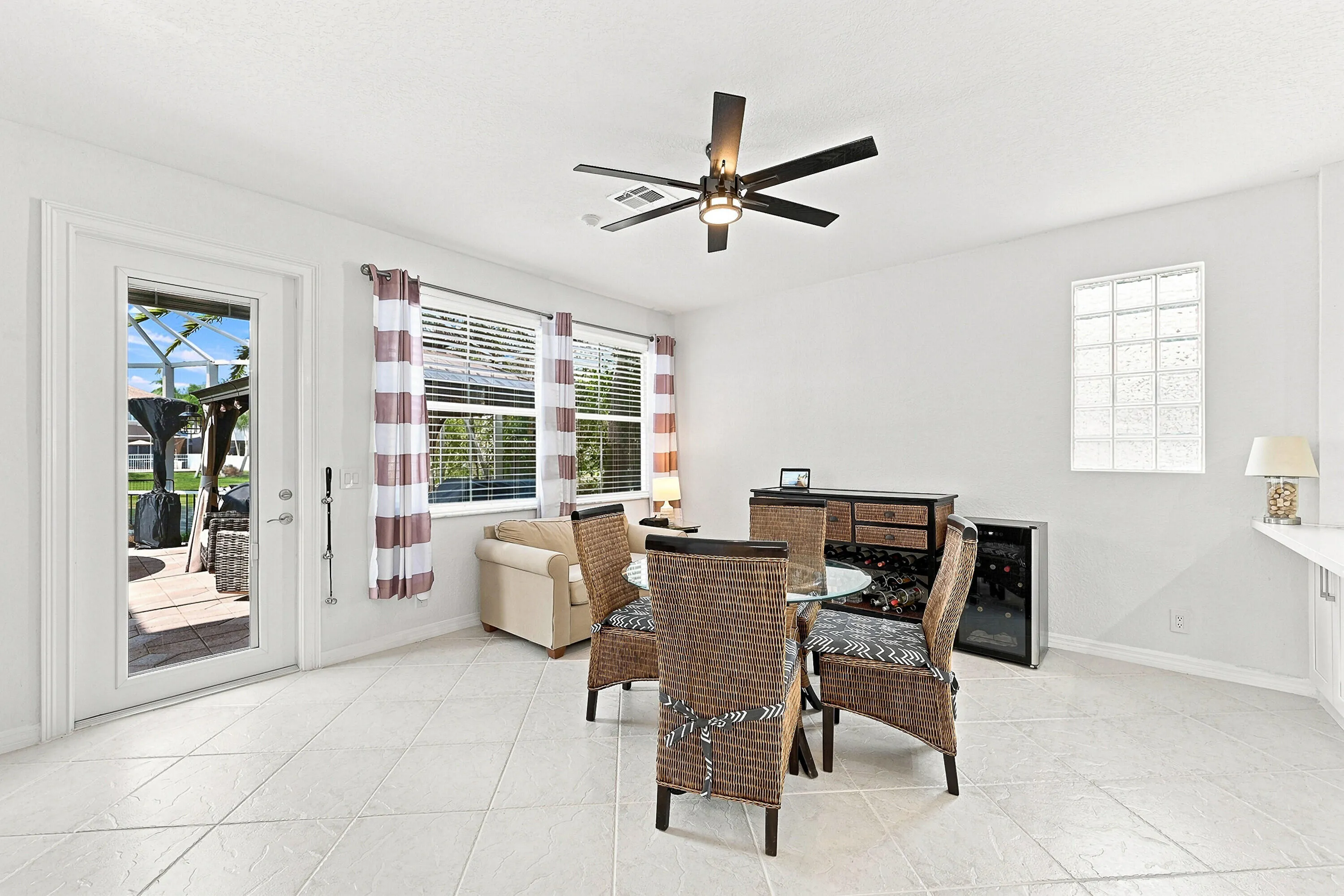 13_dining area