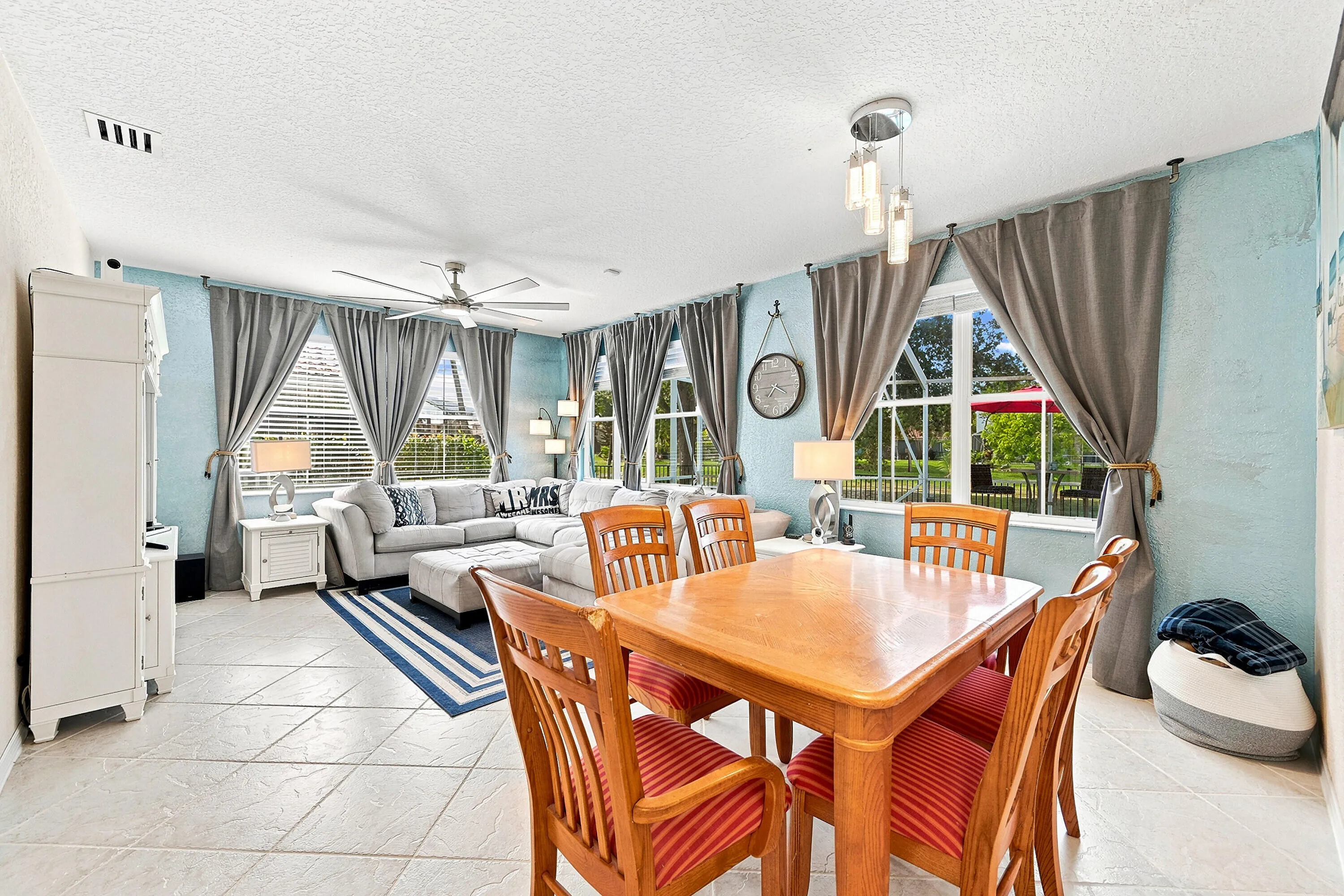 10_dining area