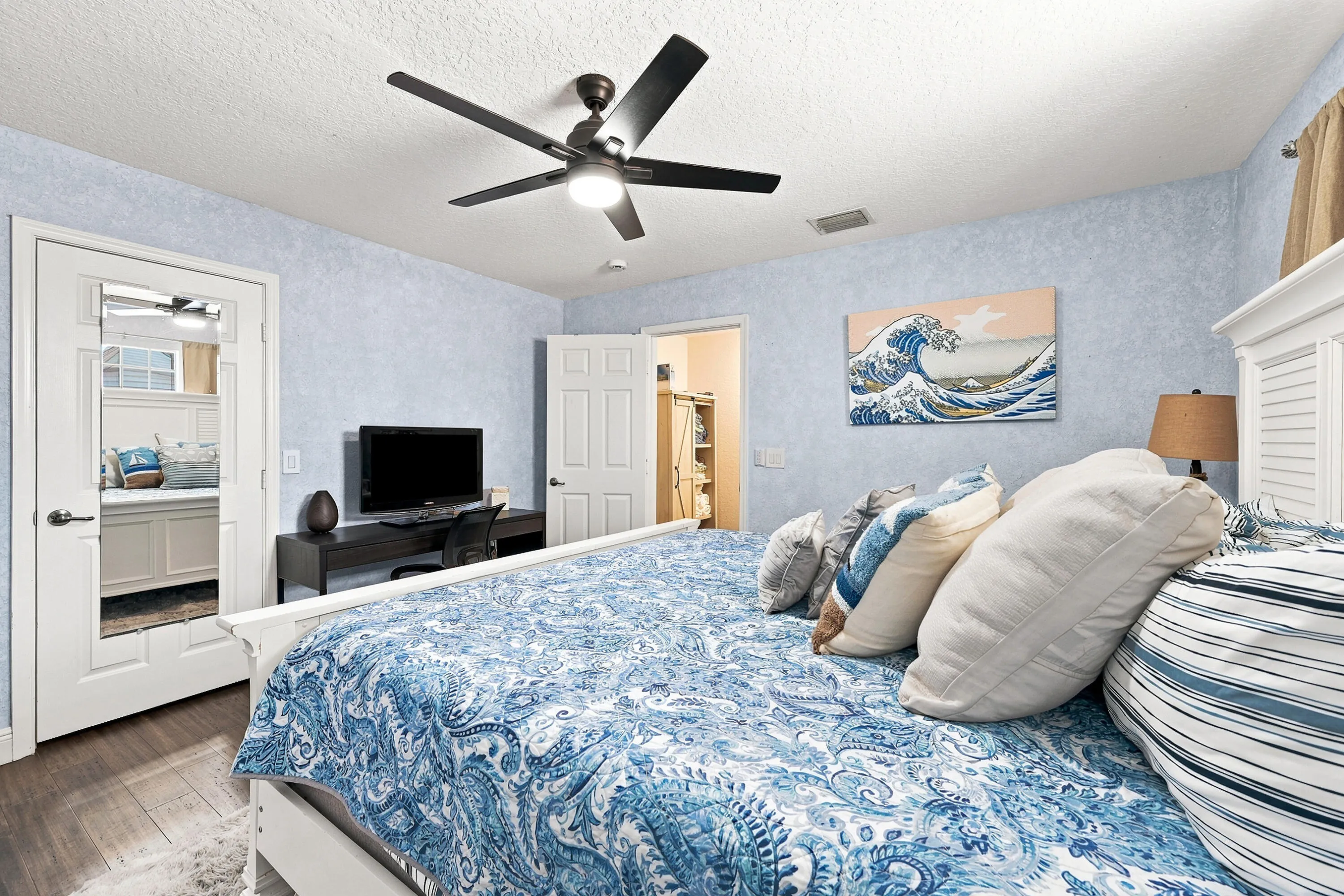 42_bedroom