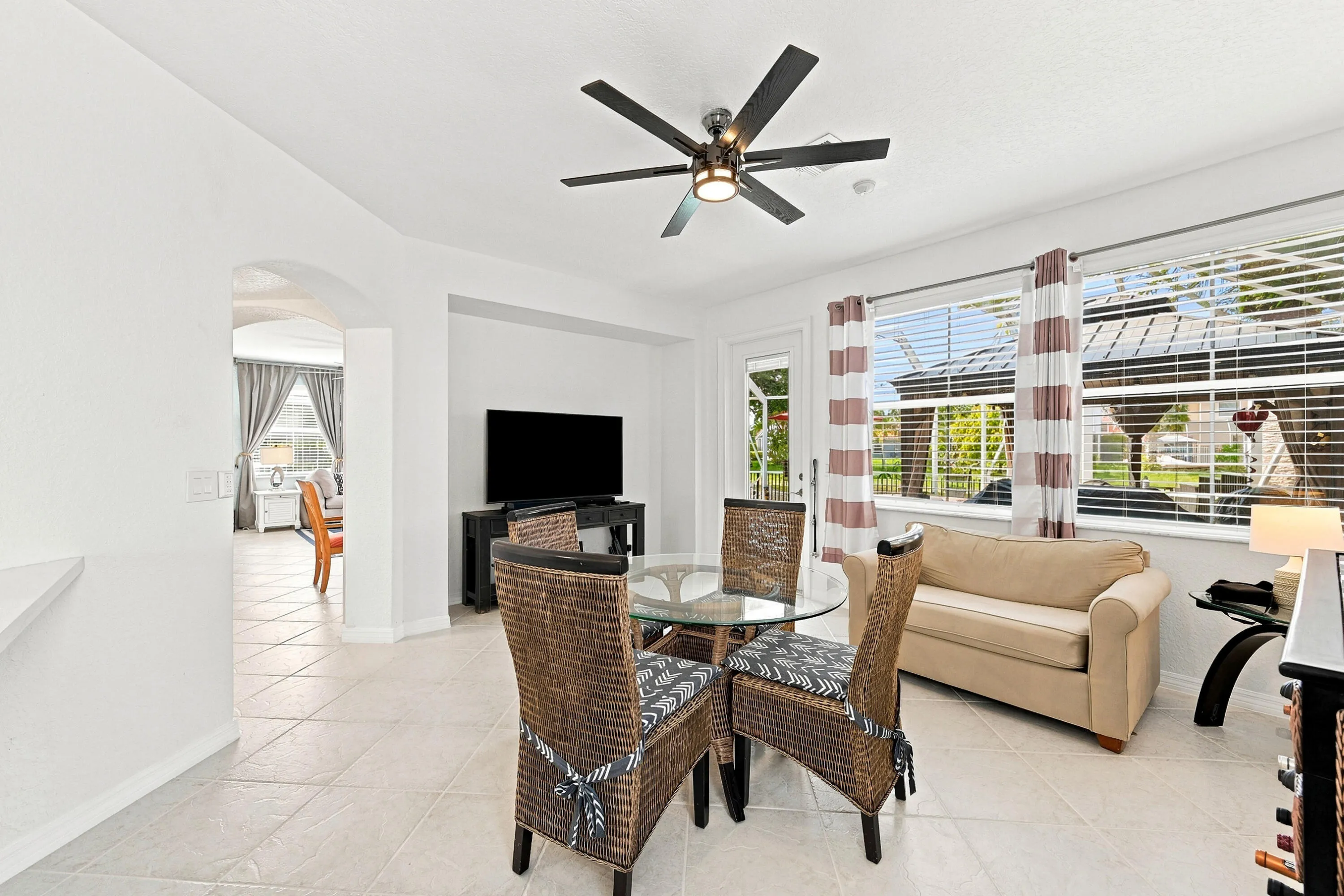 15_dining area