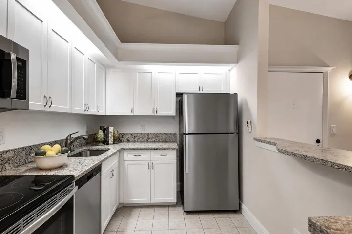 4 - Kitchen