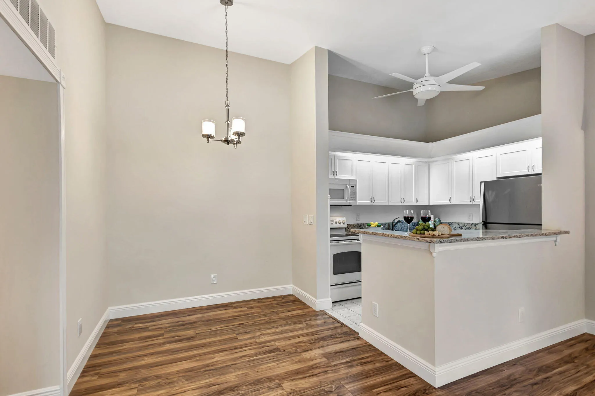 3A - Dining to Kitchen