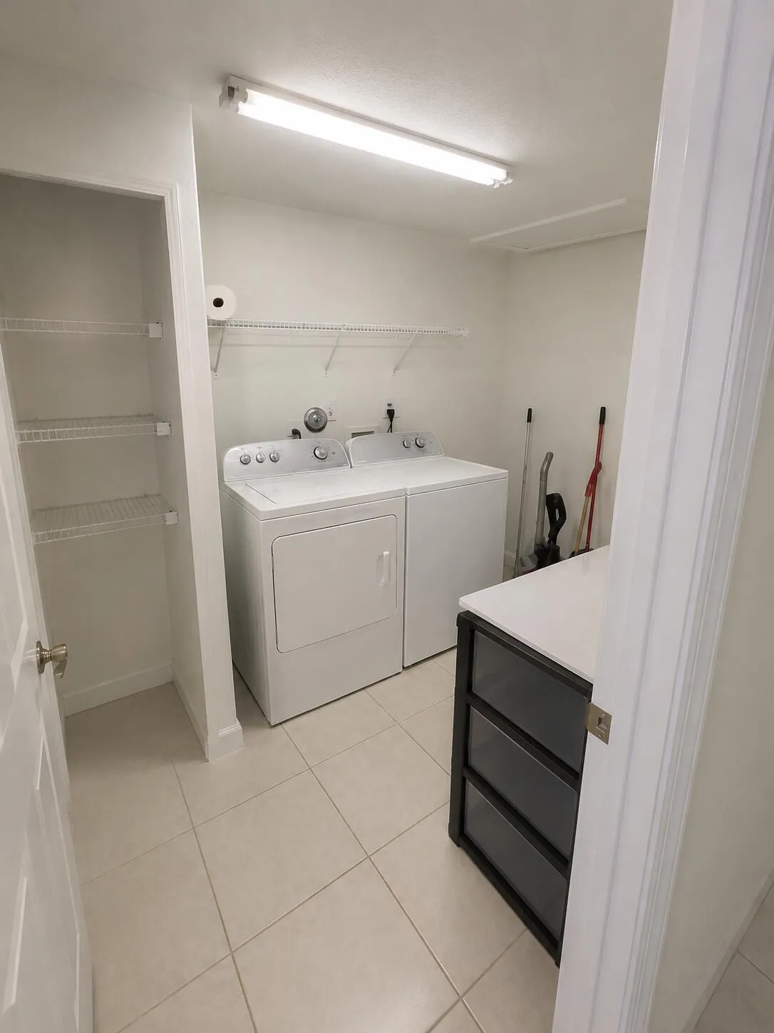 LAUNDY ROOM (AI ENHANCED)