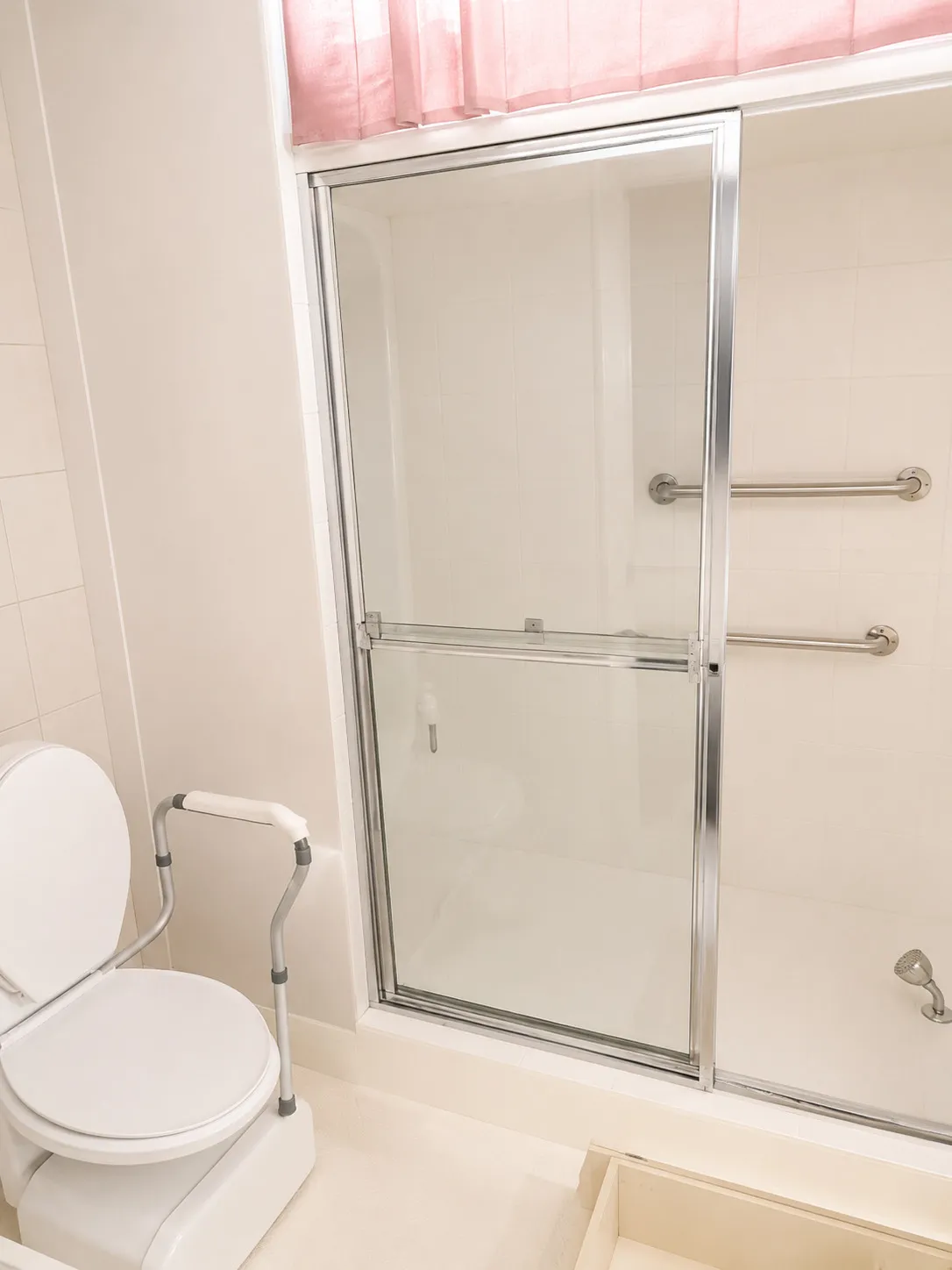 GUEST BATHROOM (AI ENHANCED)
