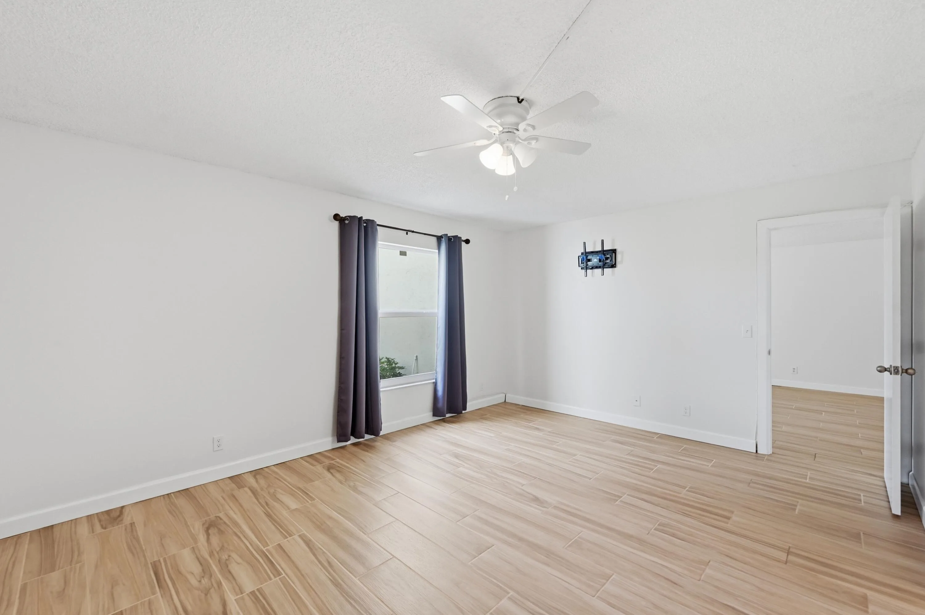 19_primary bedroom