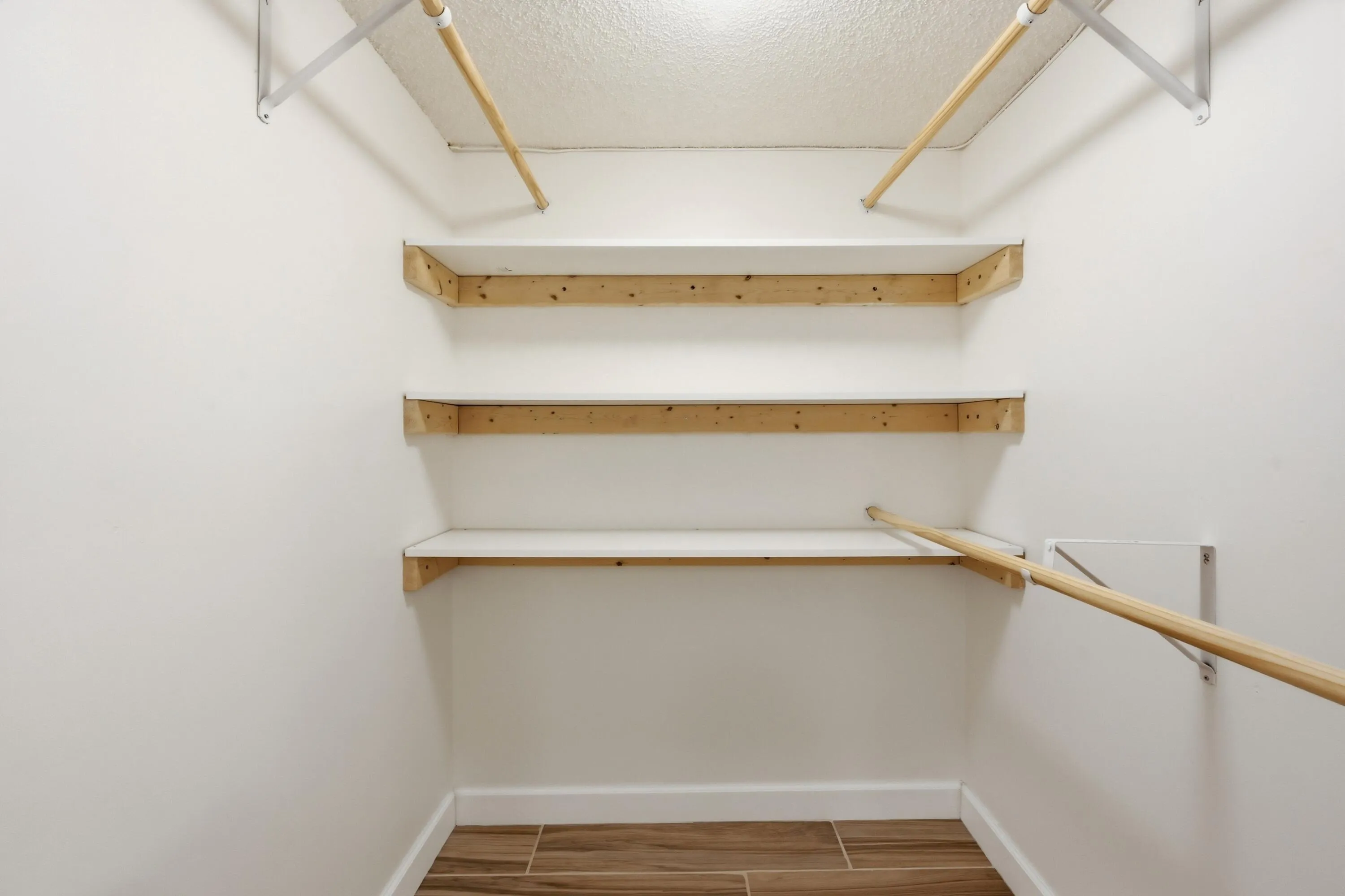 22_walk-in closet