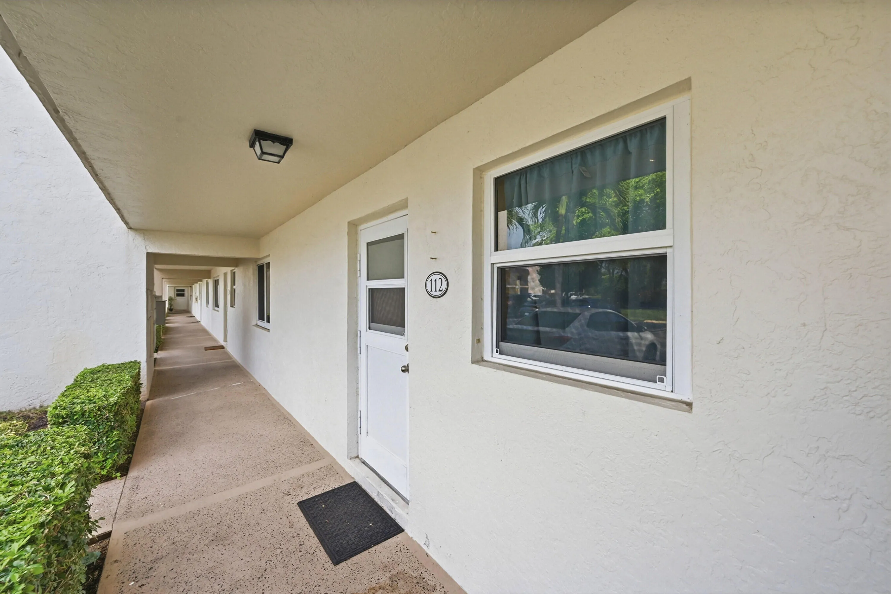 02_exterior entry