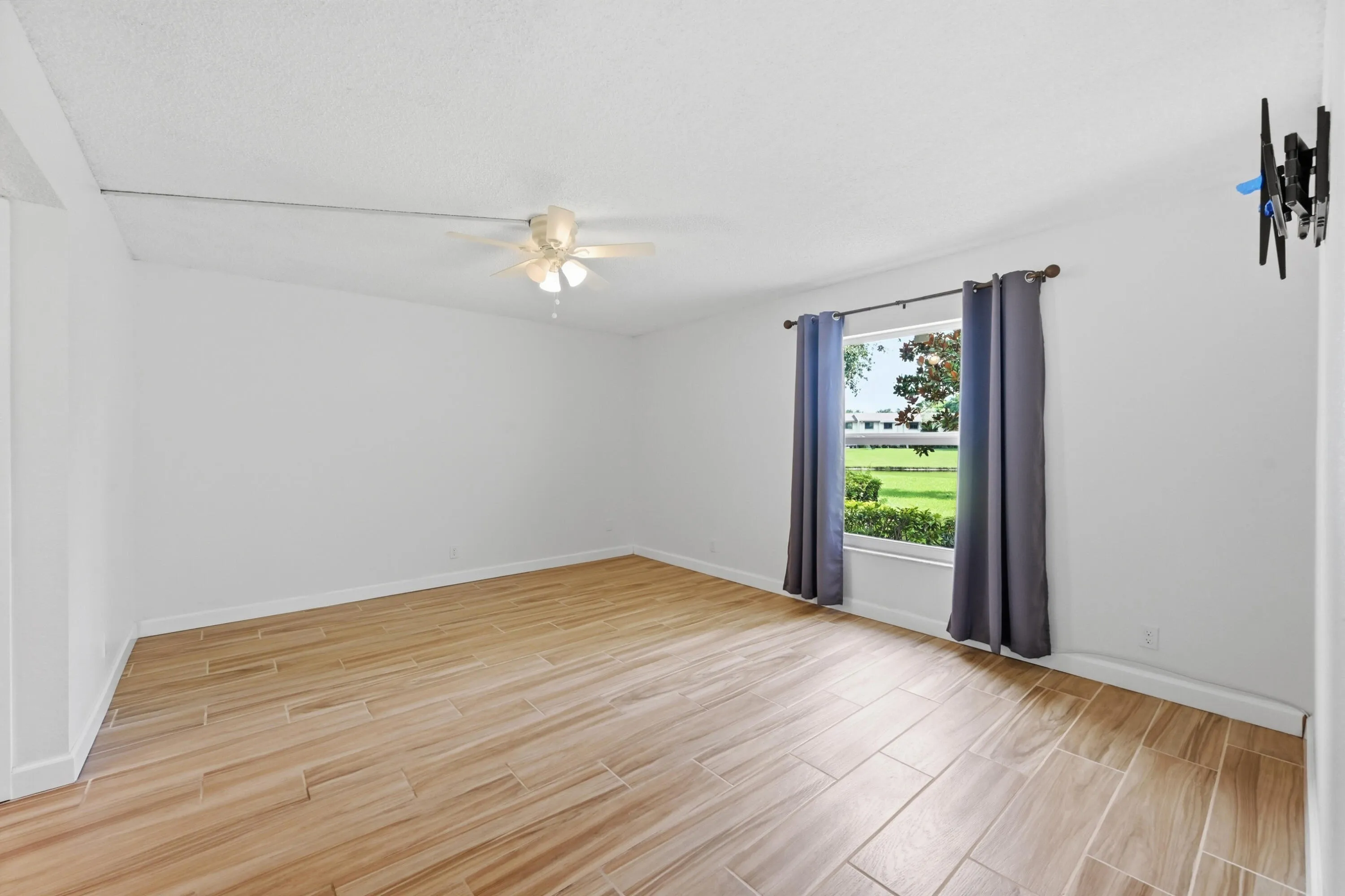16_primary bedroom