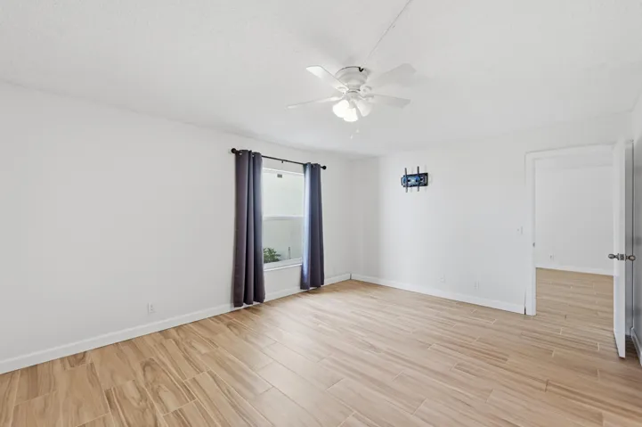 19_primary bedroom