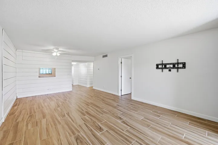 12_living room