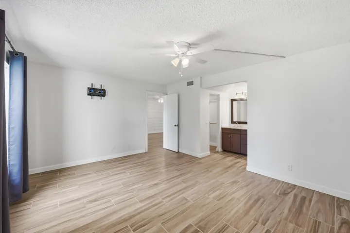 18_primary bedroom