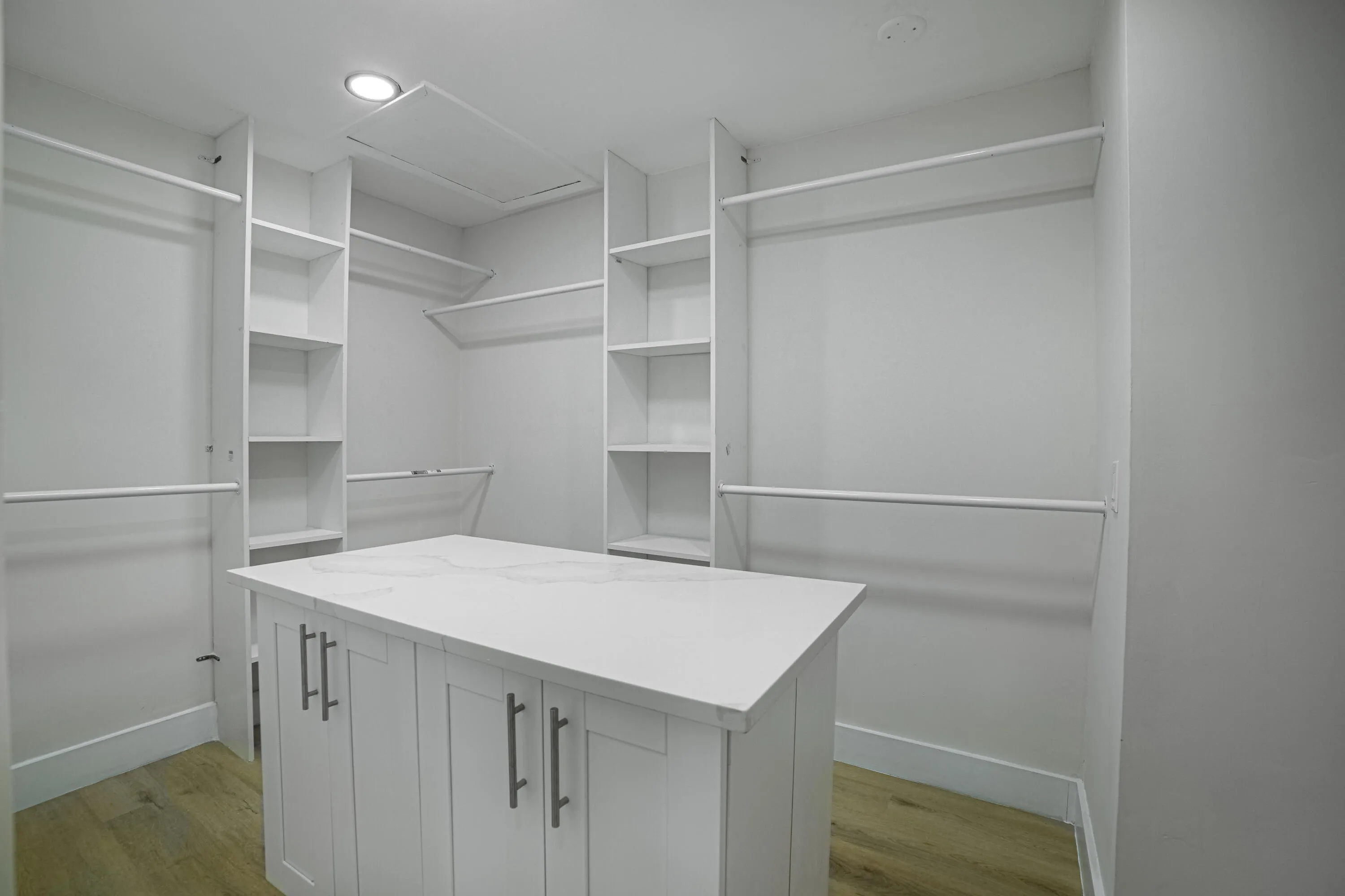 Bedroom1-Closet-B