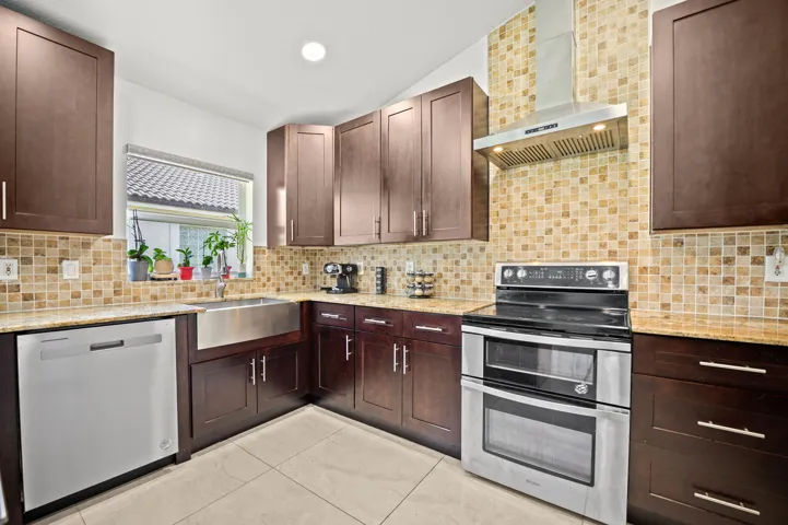 11-web-or-mls-1842-oak-berry-cir