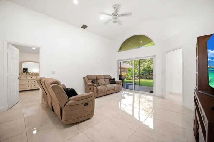 7-web-or-mls-1842-oak-berry-cir