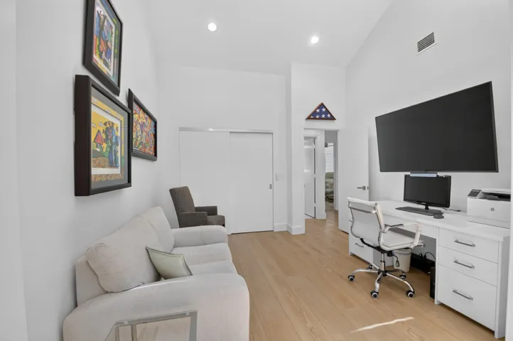 Den/Bedroom