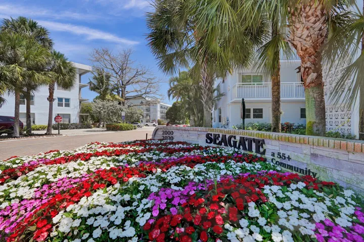 Community on Intracoastal, just south of Woolbright with easy access to beaches