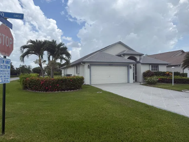 5025 ROBINO CIRCLE FRONT