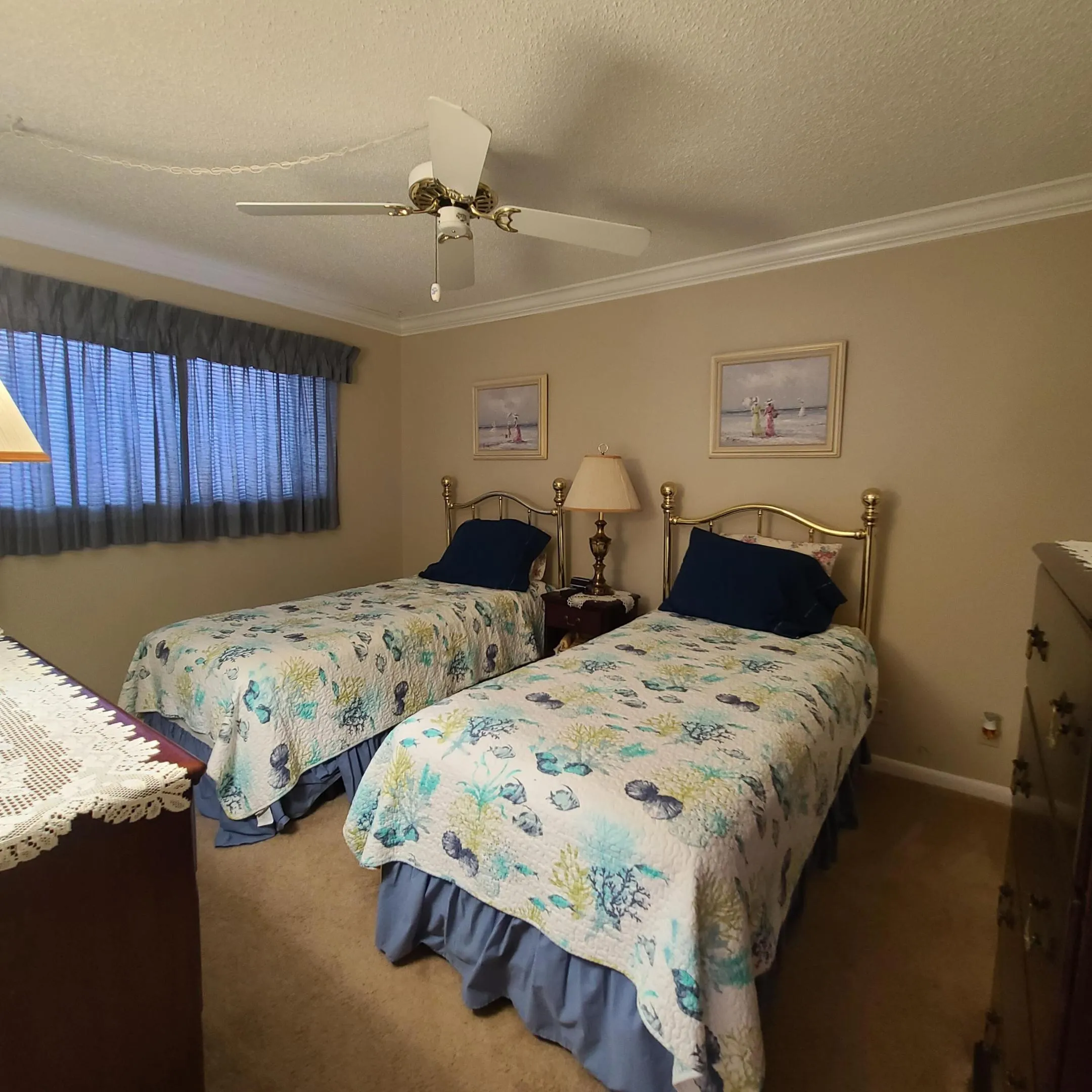 twin beds