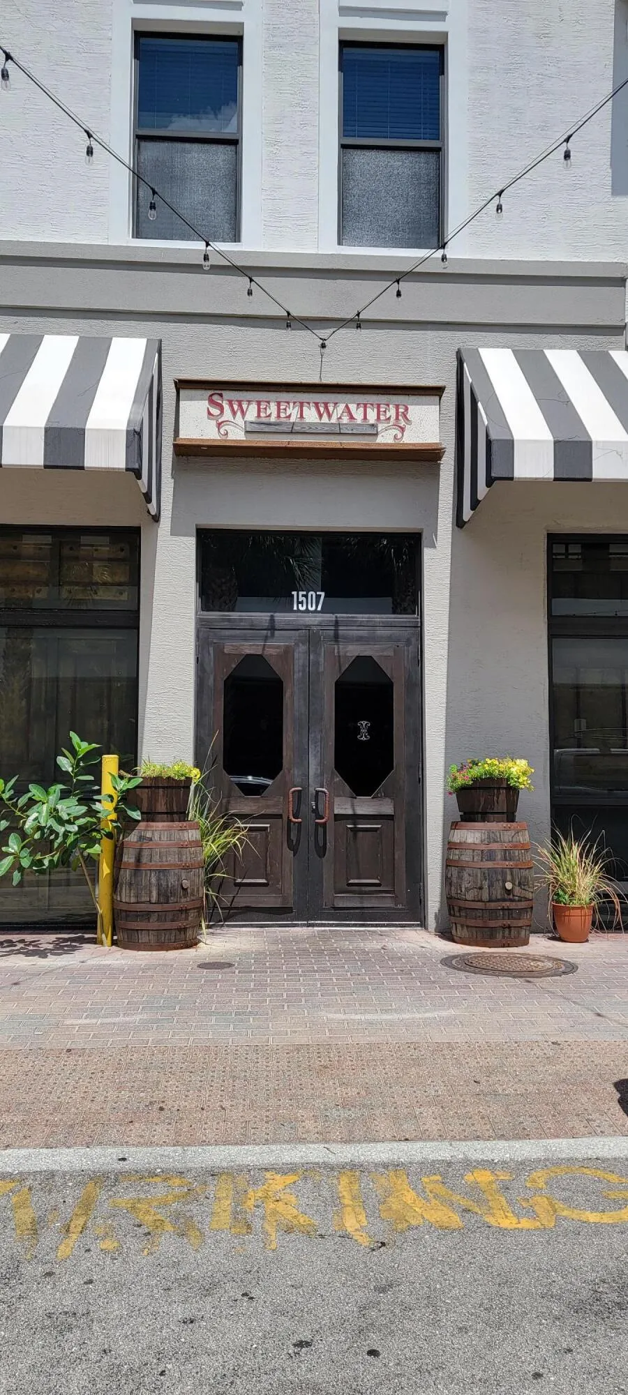 Walking Distance To Shops & Restaurants