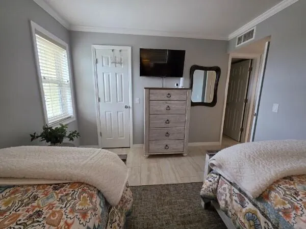 Guest Bedroom With Twin Beds