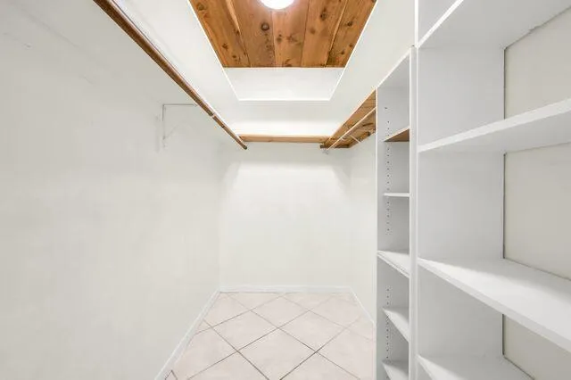 walk in closet