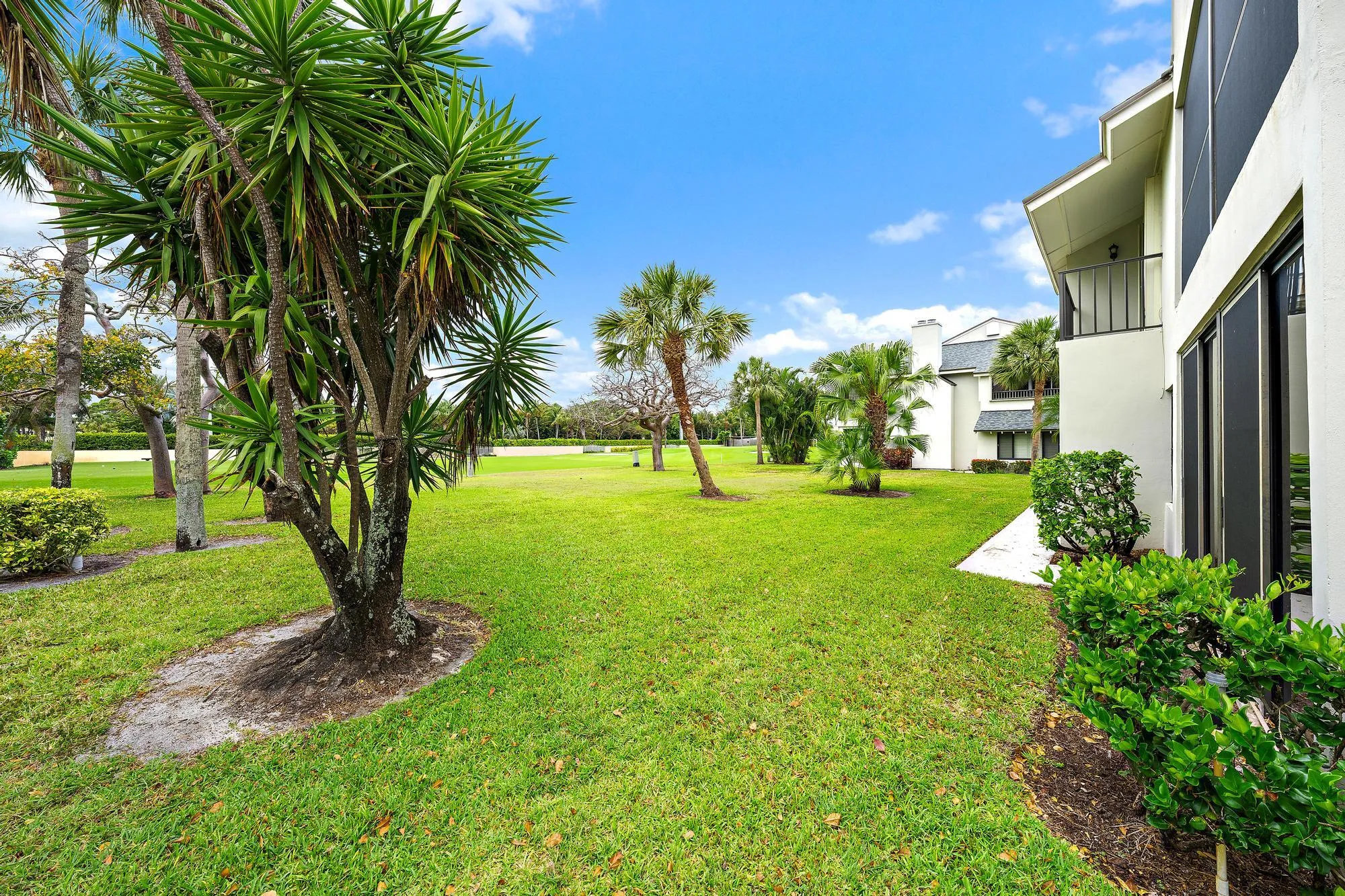 803 Clubhouse Cir-22