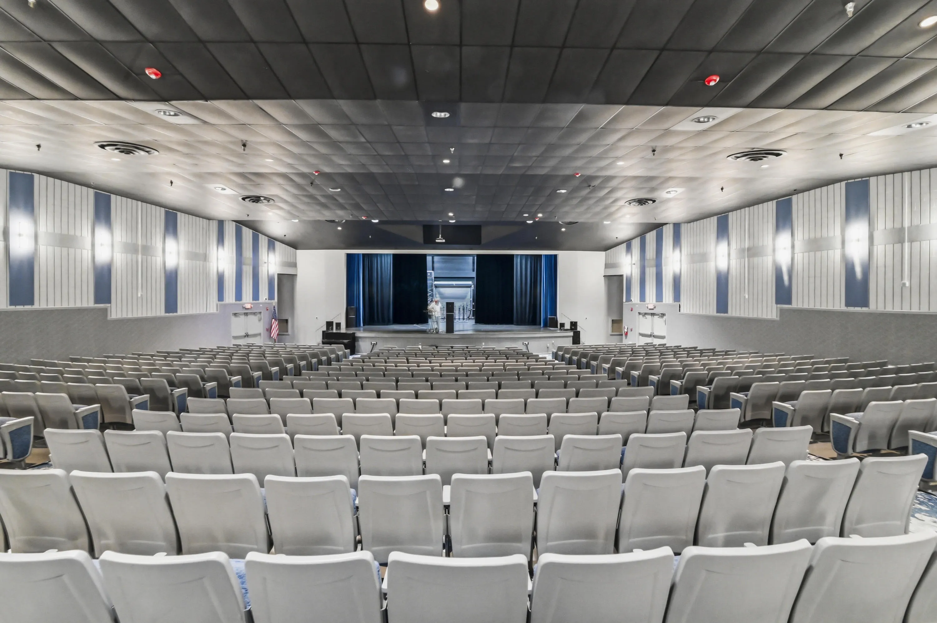 24 Auditorium 01
