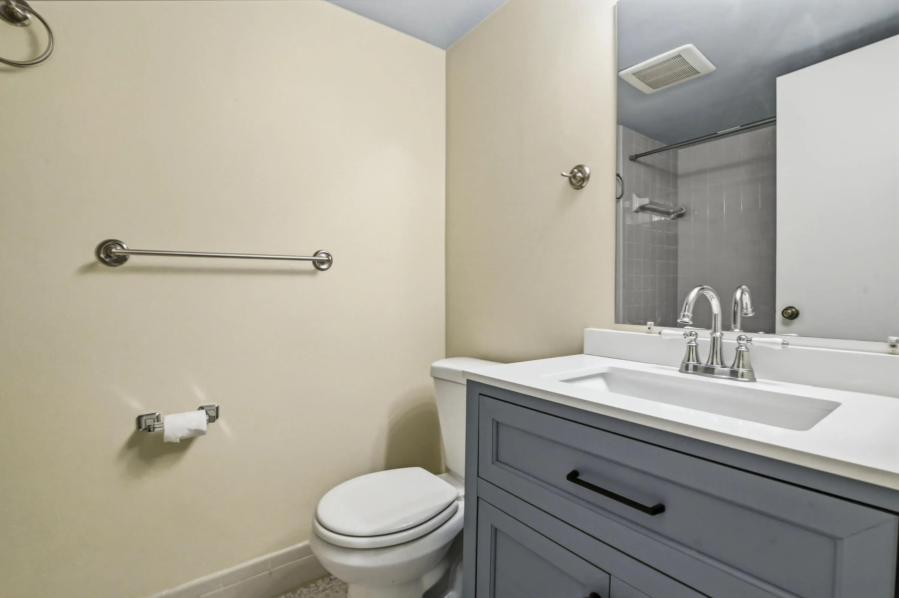 13 Bathroom 01