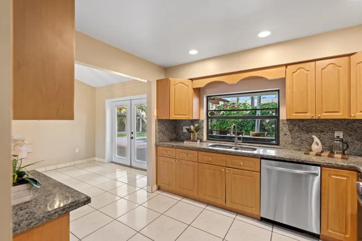 The kitchen features granite countertops, natural gas cooking, and 4 years new Samsung stainless steel appliances.