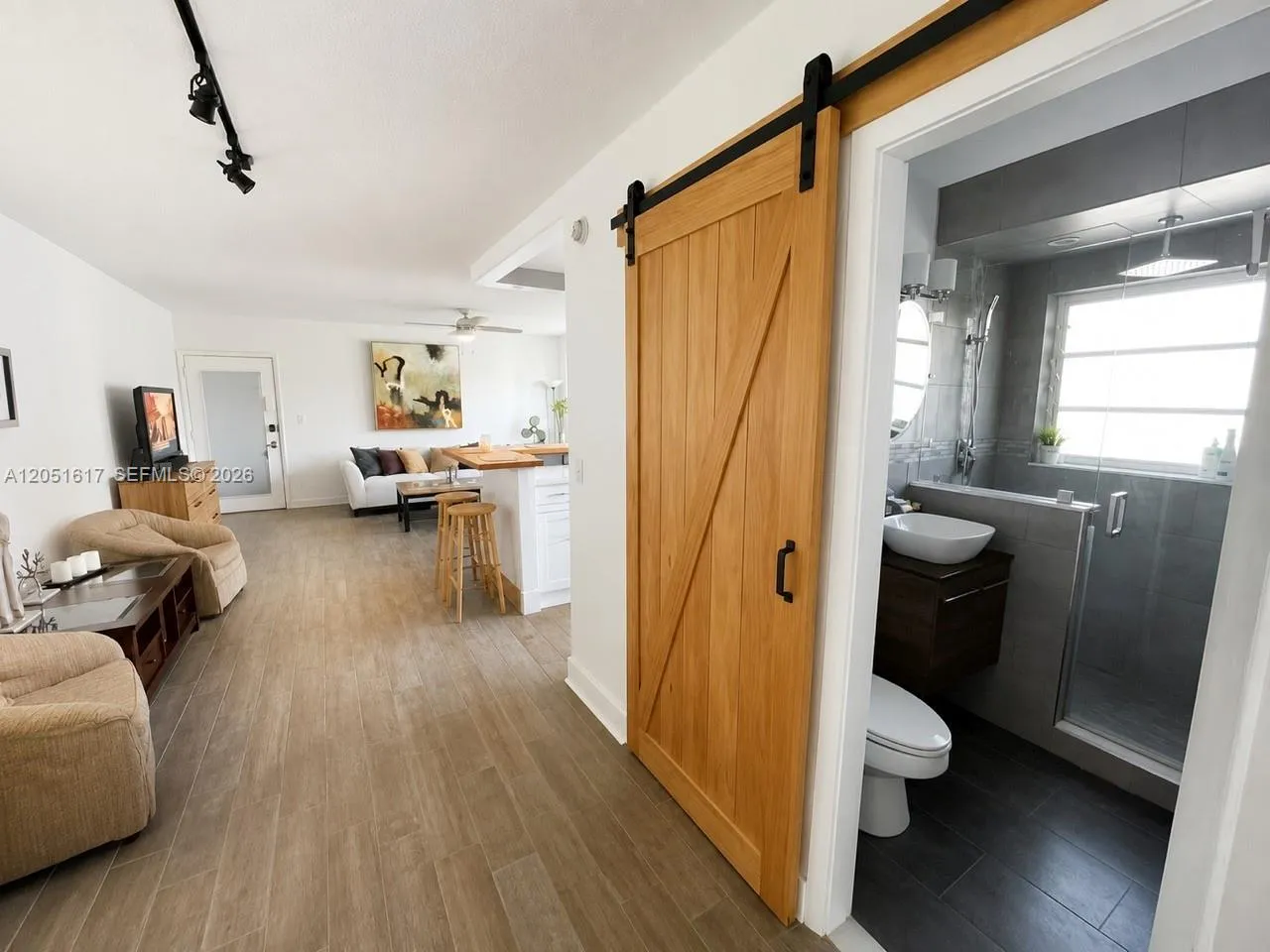 Photo 6