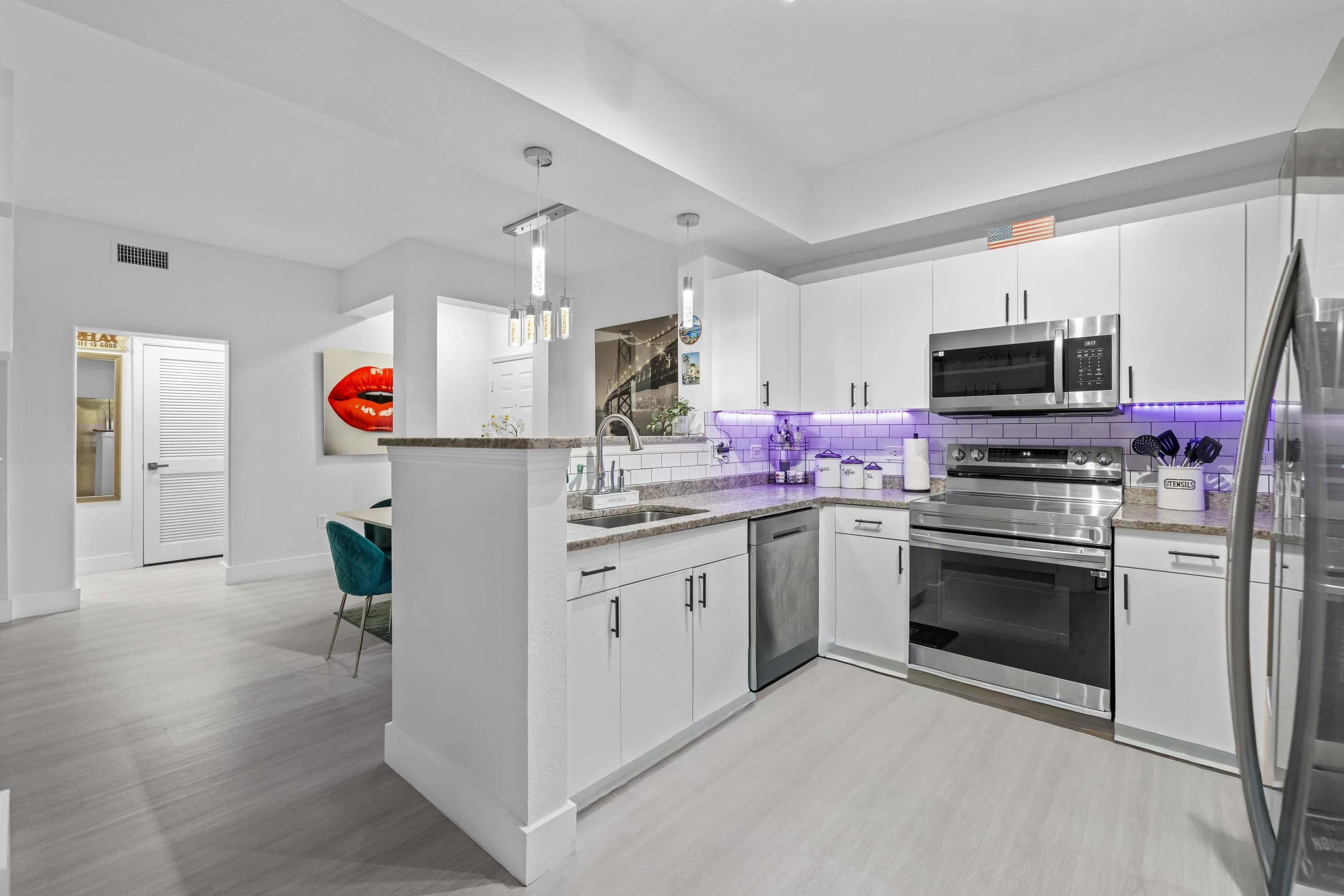 533 NE 3rd Ave FTL - Pwayko-9779