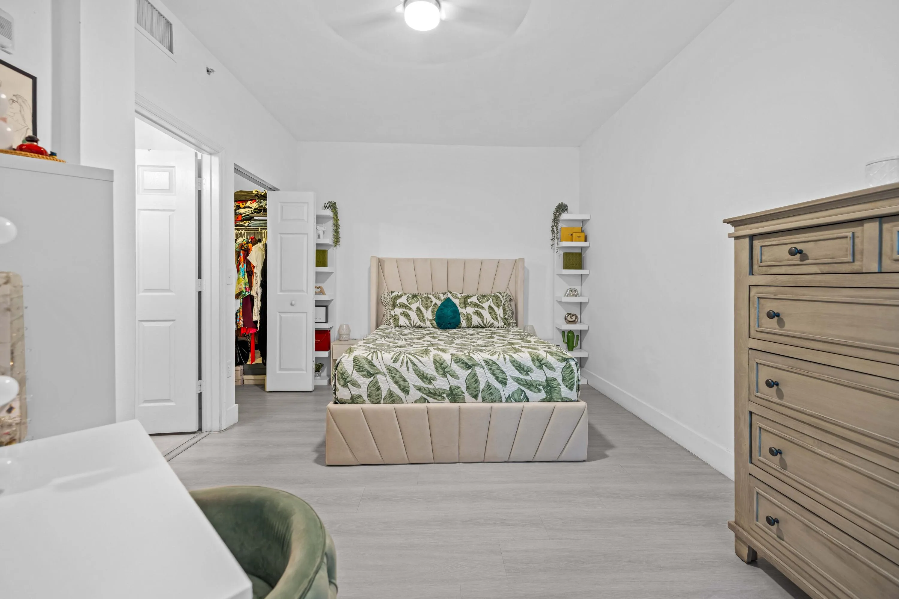 533 NE 3rd Ave FTL - Pwayko-9755