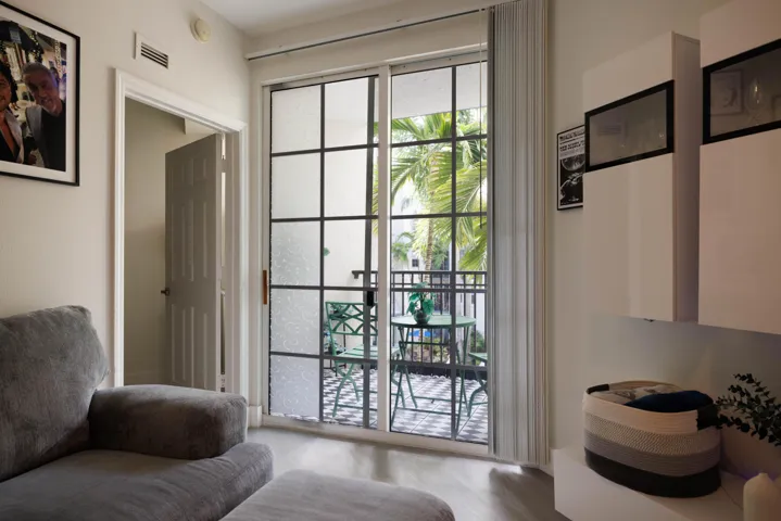 533 NE 3rd Ave FTL - Pwayko--2