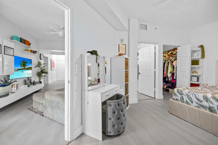 533 NE 3rd Ave FTL - Pwayko-2